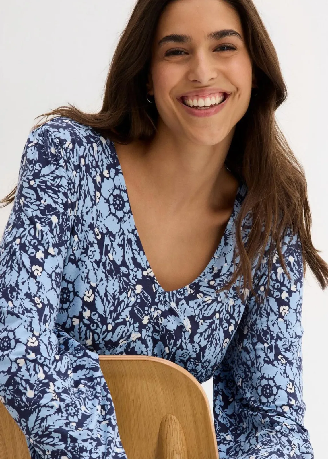 bonprix Bekleidung·Pullover & Strickjacken|Kleider^Maxikleid aus softem Viskose-Elasthan-Mix dunkelblau/hellblau/himmelblau/wollweiß/rubinrot bedruckt