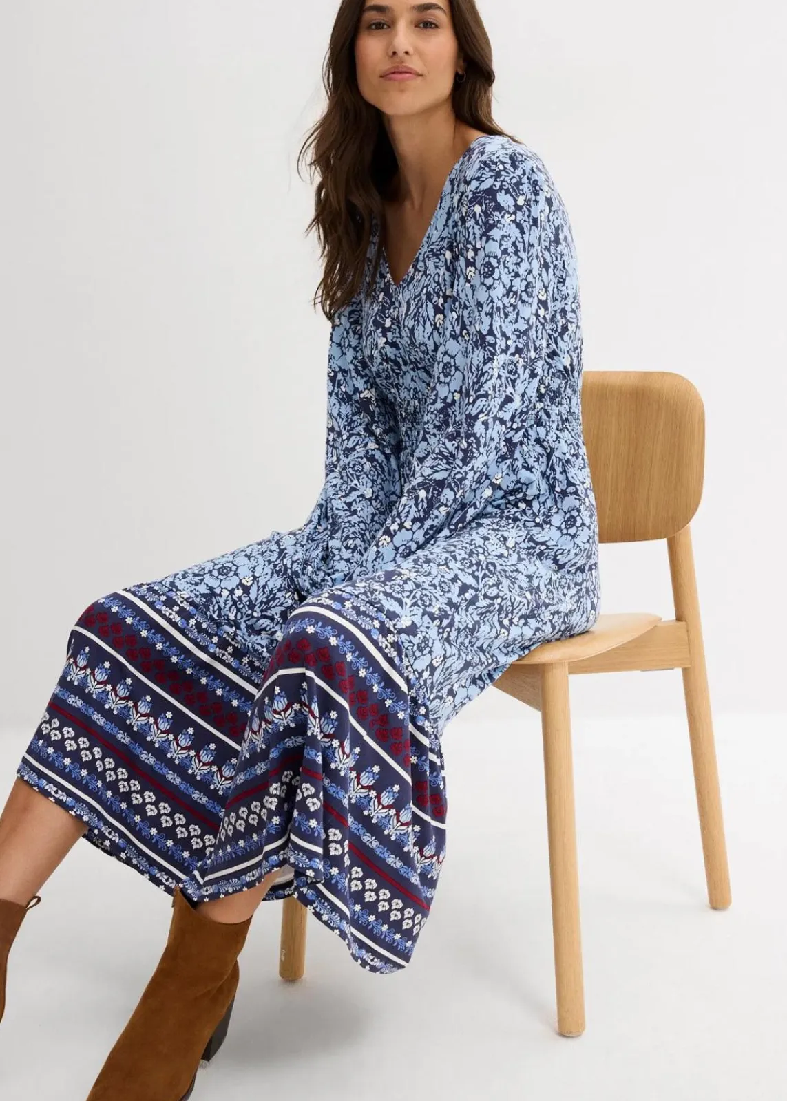 bonprix Bekleidung·Pullover & Strickjacken|Kleider^Maxikleid aus softem Viskose-Elasthan-Mix dunkelblau/hellblau/himmelblau/wollweiß/rubinrot bedruckt