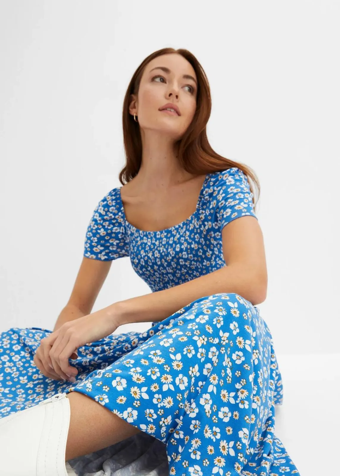 bonprix Nachhaltigere Materialien|Kleider^Maxikleid aus Viskose-Mix blau / wollweiß geblümt