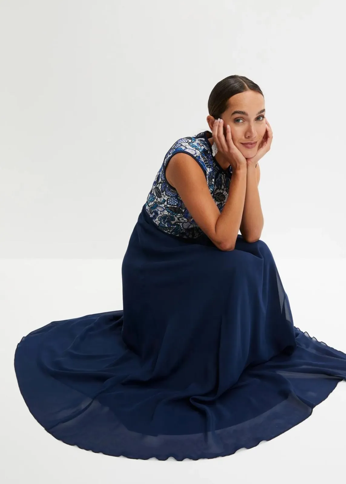 bonprix Bekleidung·Pullover & Strickjacken|Festliche Mode^Maxikleid mit Spitze dunkelblau geblümt