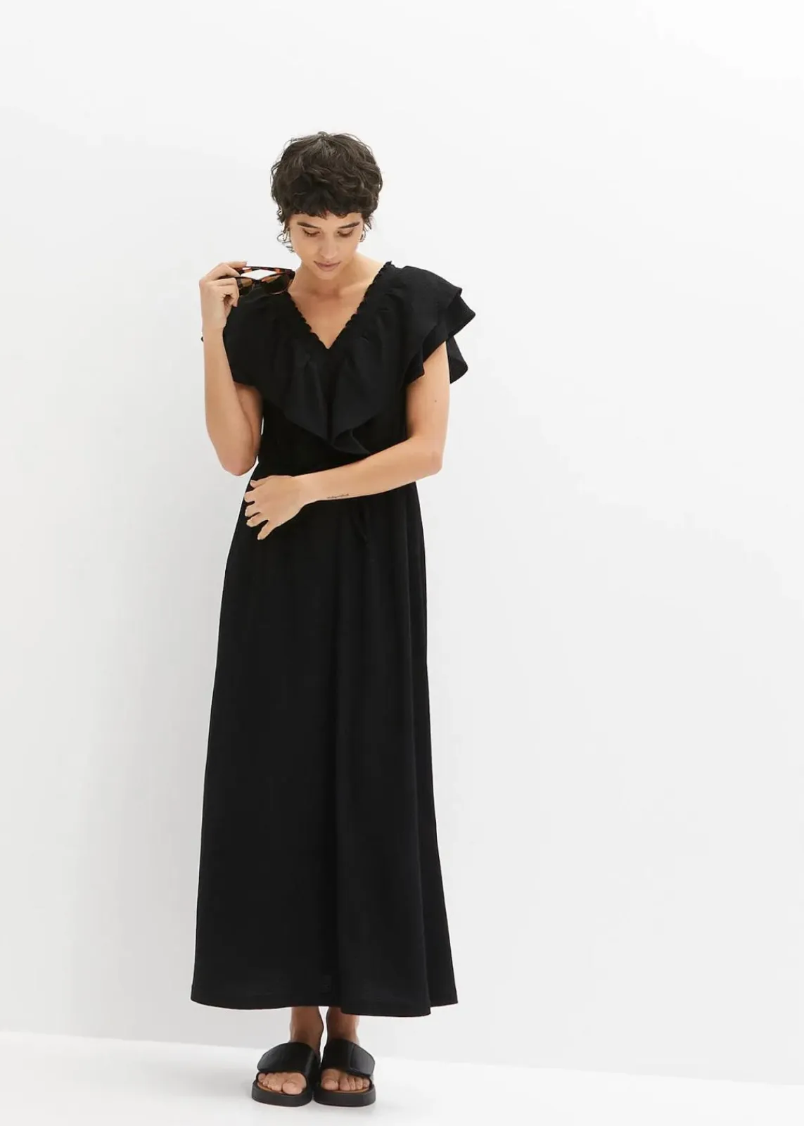 bonprix Kleider^Maxikleid mit Volant schwarz