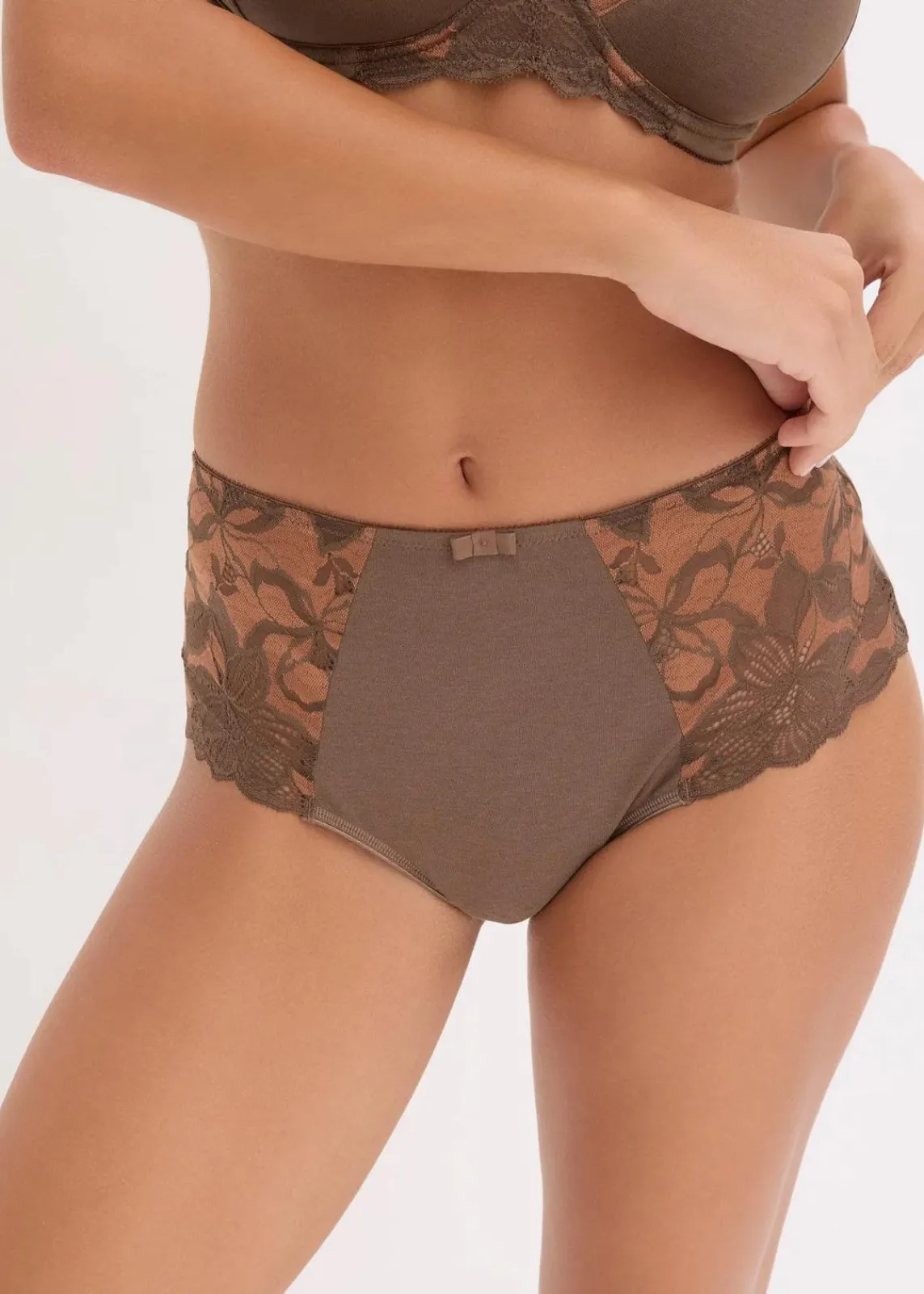 bonprix Wäsche·Dessous|Wäsche·Höschen^Maxipanty mit zarter Spitze lehmbraun/schokosorbet