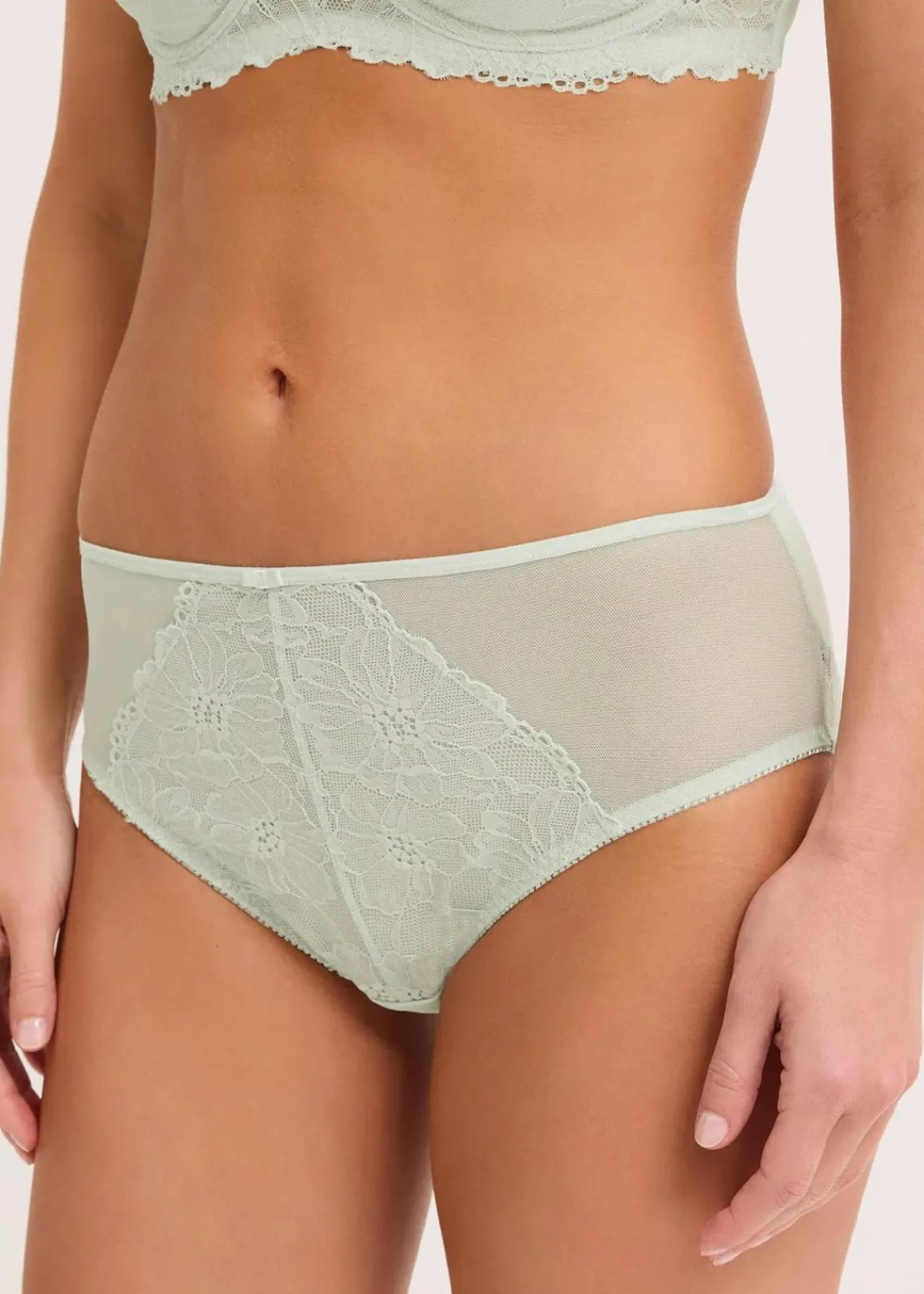 bonprix Wäsche·Dessous|Wäsche·Höschen^Maxislip mit filigraner Spitze hellmenthol