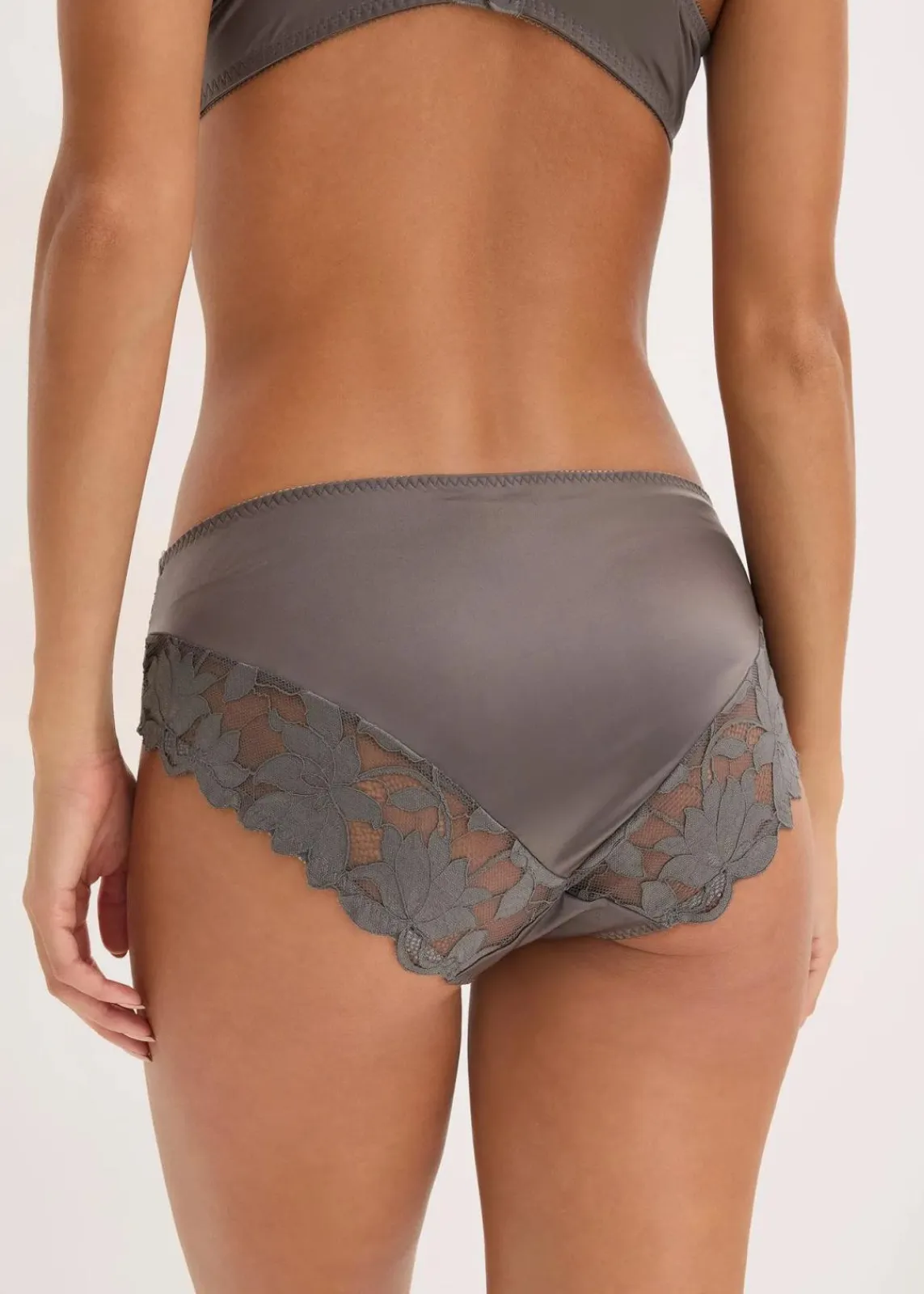 bonprix Wäsche·Dessous|Wäsche·Höschen^Maxislip mit Glanzeffekt granitgrau