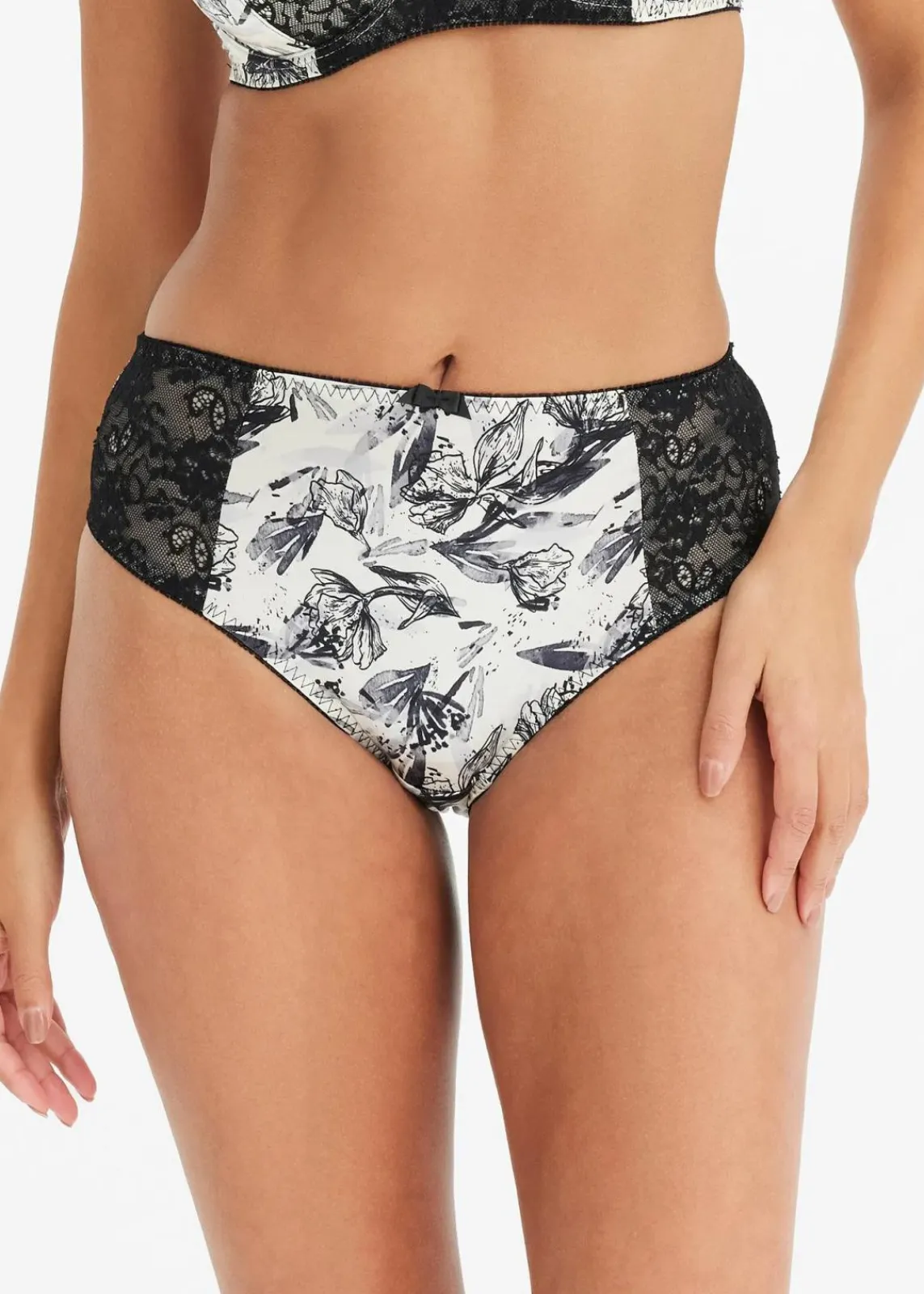 bonprix Wäsche·Dessous|Wäsche·Höschen^Maxislip mit glänzendem Material naturbeige/schwarz geblümt