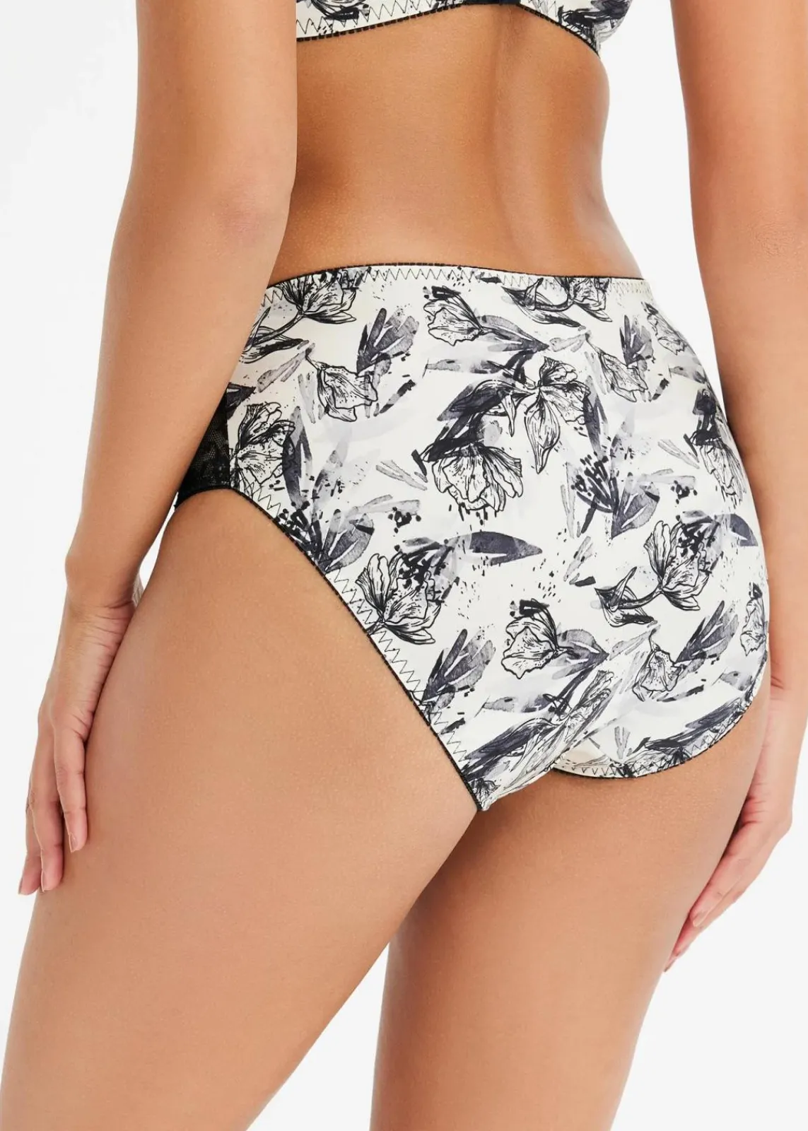 bonprix Wäsche·Dessous|Wäsche·Höschen^Maxislip mit glänzendem Material naturbeige/schwarz geblümt