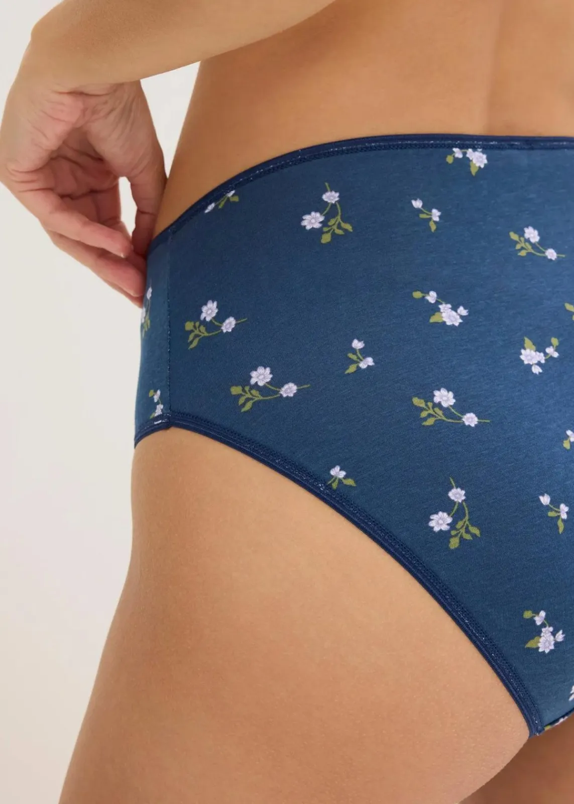 bonprix Wäsche·Baumwollunterwäsche|Wäsche·Höschen^Maxislip mit komfortabler Baumwolle (5er Pack) blau-geblümt+ hell lavendel+ blau