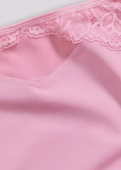 bonprix Nachhaltigere Materialien|Höschen^Maxislip mit zarter Spitze blütenpink