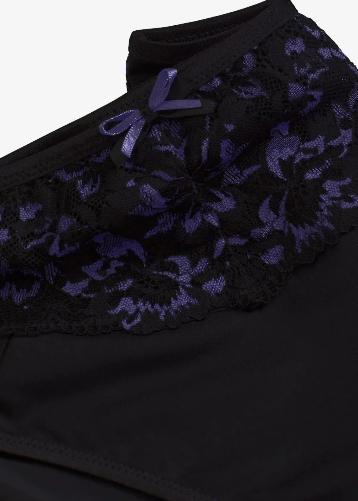 bonprix Wäsche·Dessous|Wäsche·Höschen^Maxislip mit zarter Spitze schwarz/hyazinthenlila