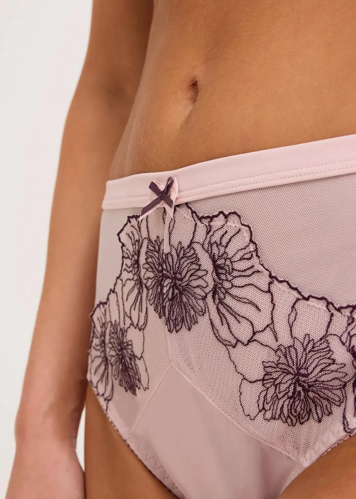 bonprix Wäsche·Dessous|Wäsche·Höschen^Maxislip mit zarter Stickerei mattrosa/beere