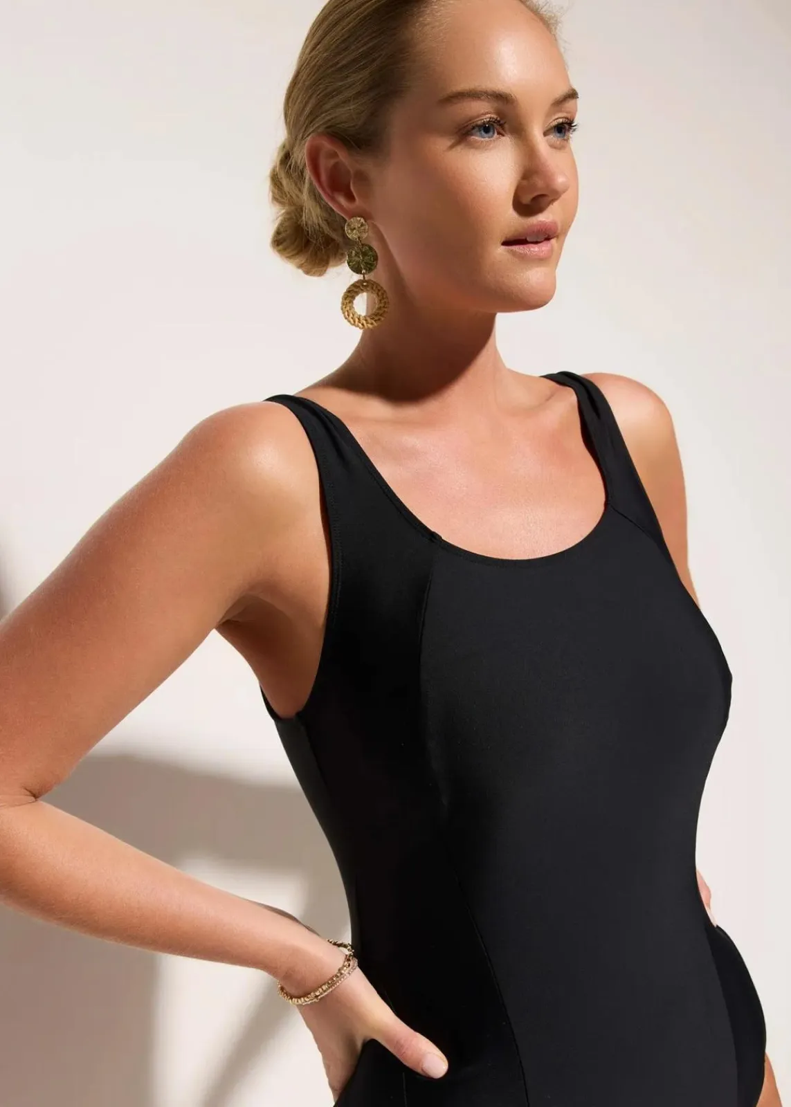 bonprix Nachhaltigere Materialien|Shapewear^Medium Shape-Badeanzug schwarz