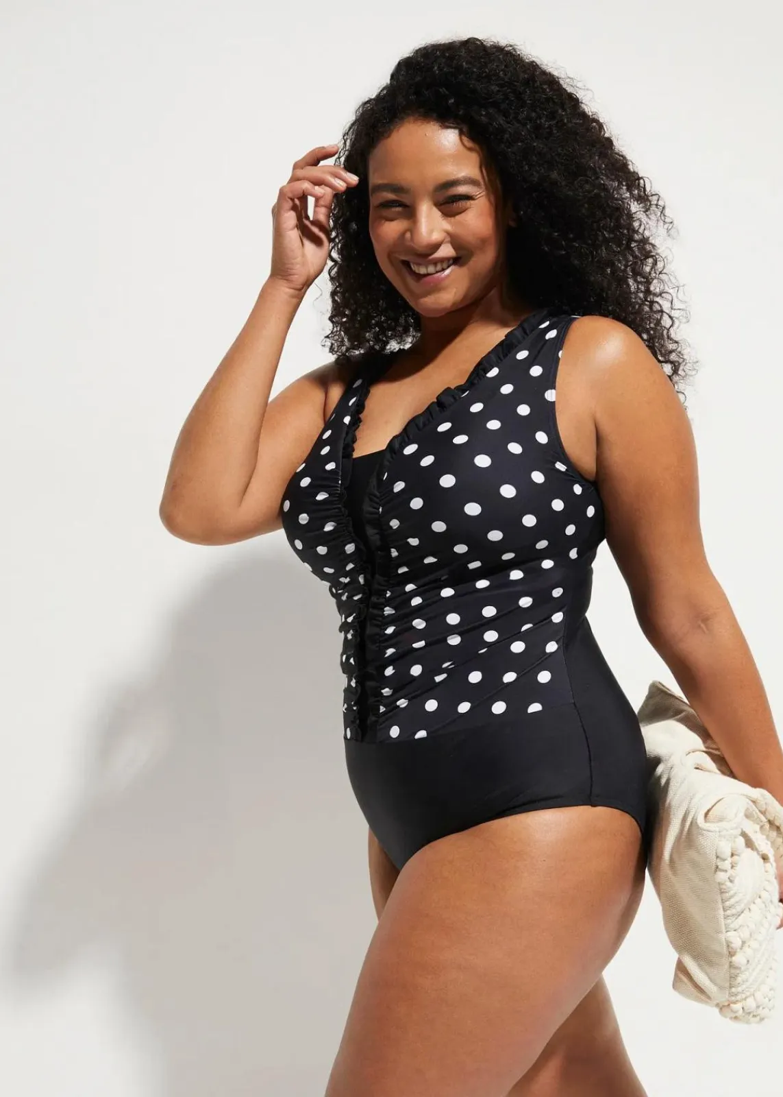 bonprix Nachhaltigere Materialien|Shapewear^Medium Shape-Badeanzug mit Raffung schwarz/weiss gepunktet
