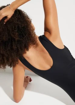 bonprix Nachhaltigere Materialien|Sport Bademode^Medium Shape-Badeanzug mit V-Ausschnitt schwarz