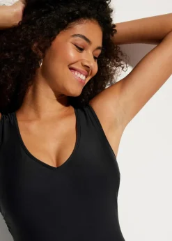 bonprix Nachhaltigere Materialien|Sport Bademode^Medium Shape-Badeanzug mit V-Ausschnitt schwarz