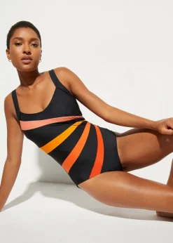 bonprix Nachhaltigere Materialien|Sport Bademode^Medium Shape-Badeanzug mit Einsätzen schwarz/orange gestreift