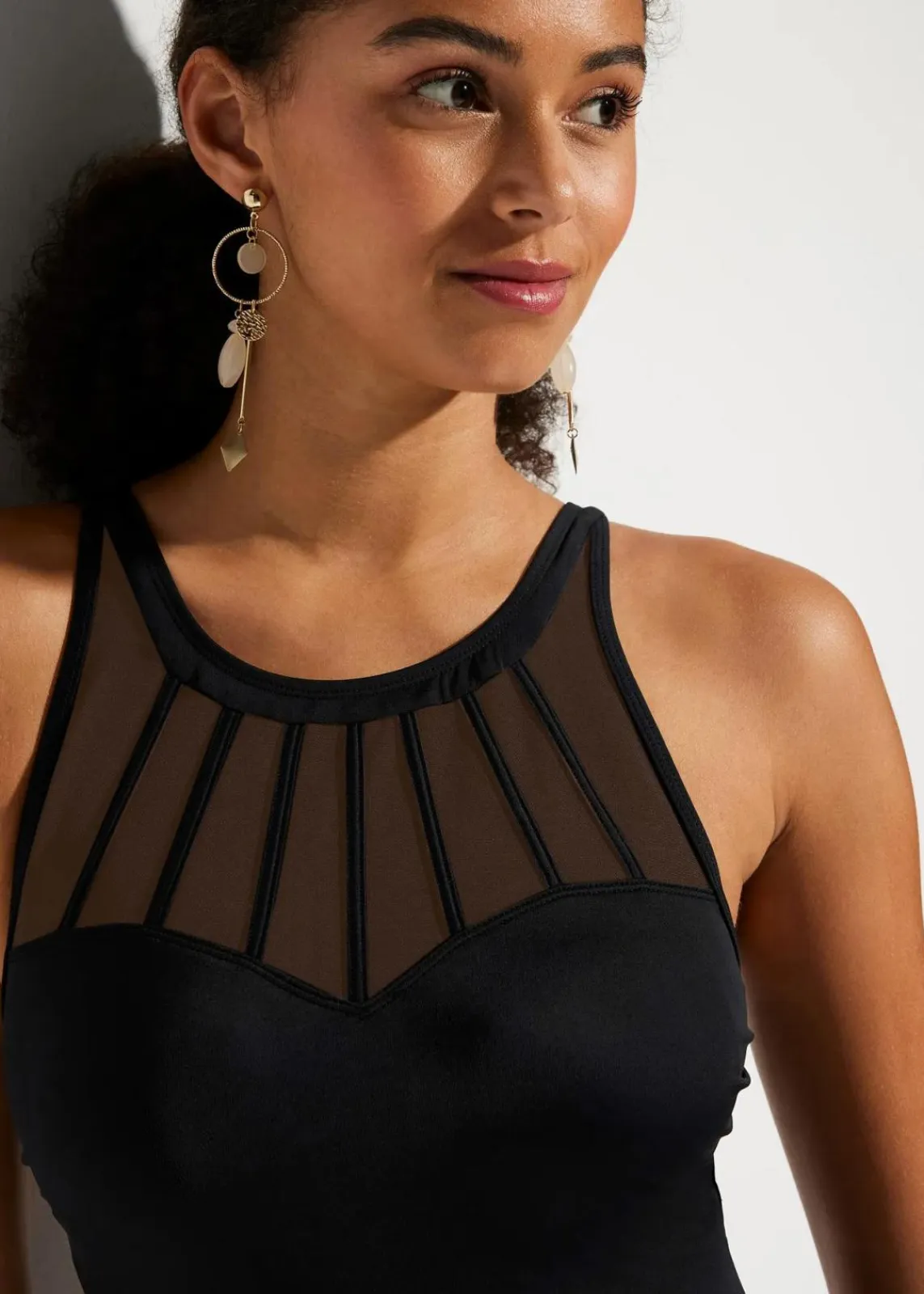 bonprix Nachhaltigere Materialien|Shapewear^Medium Shape-Badeanzug mit transparentem Mesh schwarz
