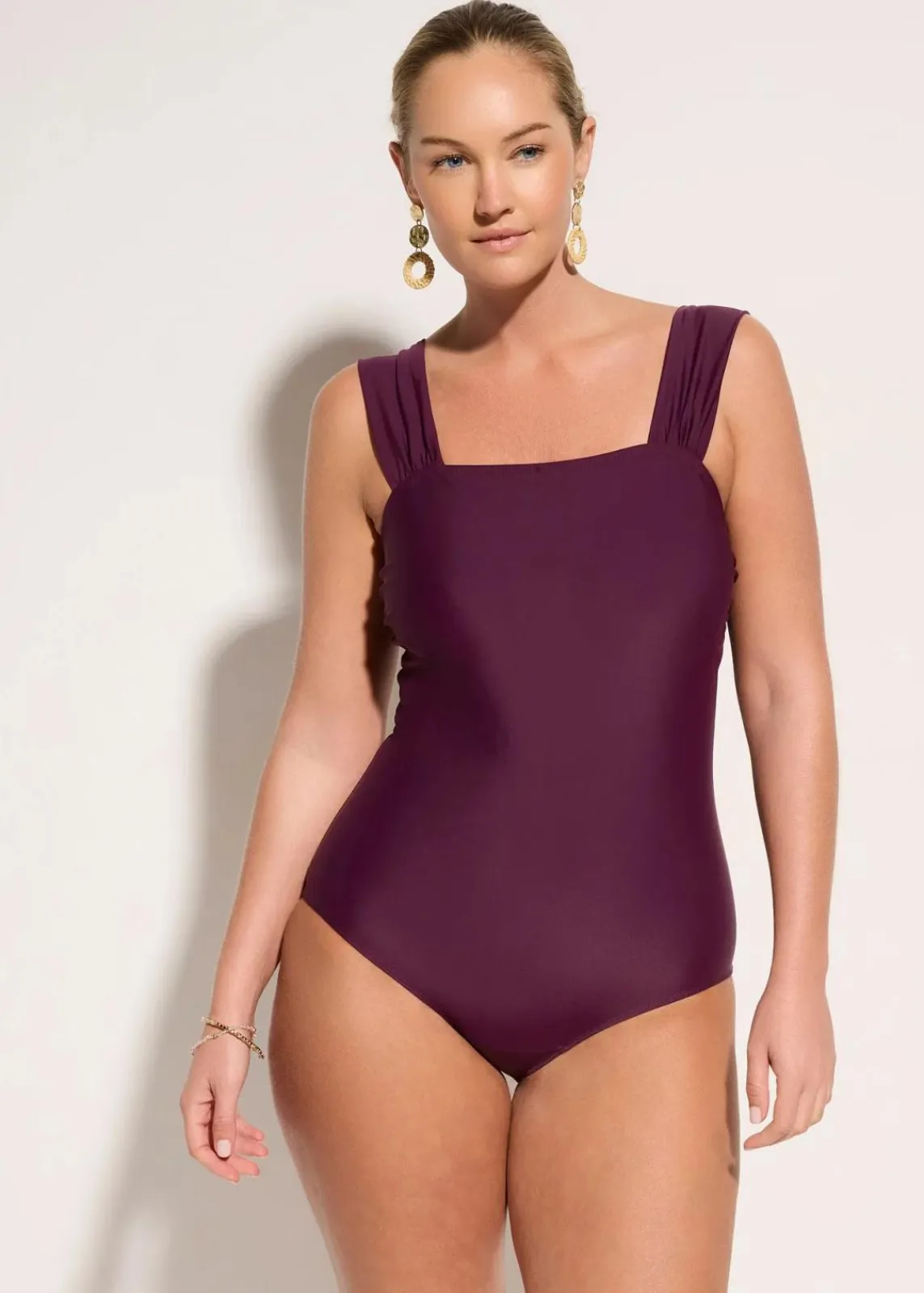 bonprix Nachhaltigere Materialien|Bademode·Badeanzüge^Medium Shape-Badeanzug mit breiten Trägern holunderbeere