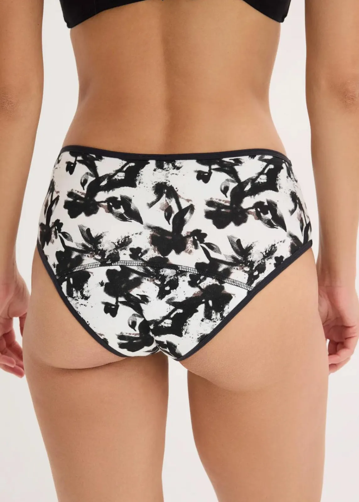 bonprix Wäsche·Baumwollunterwäsche|Wäsche·Höschen^Microfaser Perioden Panty mit mittlerer Saugkraft (3er Pack) naturbeige bedruckt + schwarz