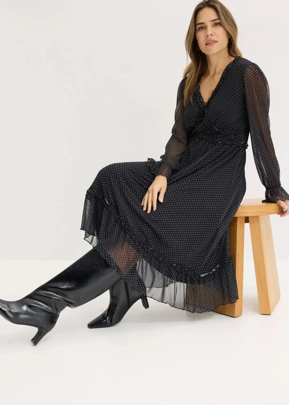 bonprix Bekleidung·Pullover & Strickjacken|Nachhaltigere Materialien^Midikleid schwarz mit weiß gepunktet