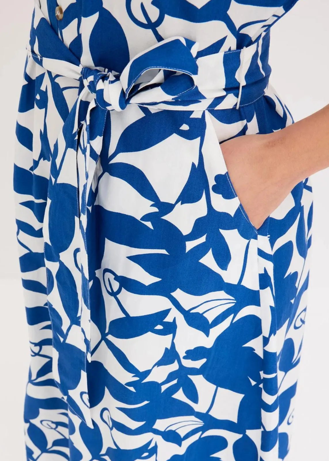 bonprix Bekleidung·Pullover & Strickjacken|Kleider^Midikleid arktikblau/wollweiß bedruckt