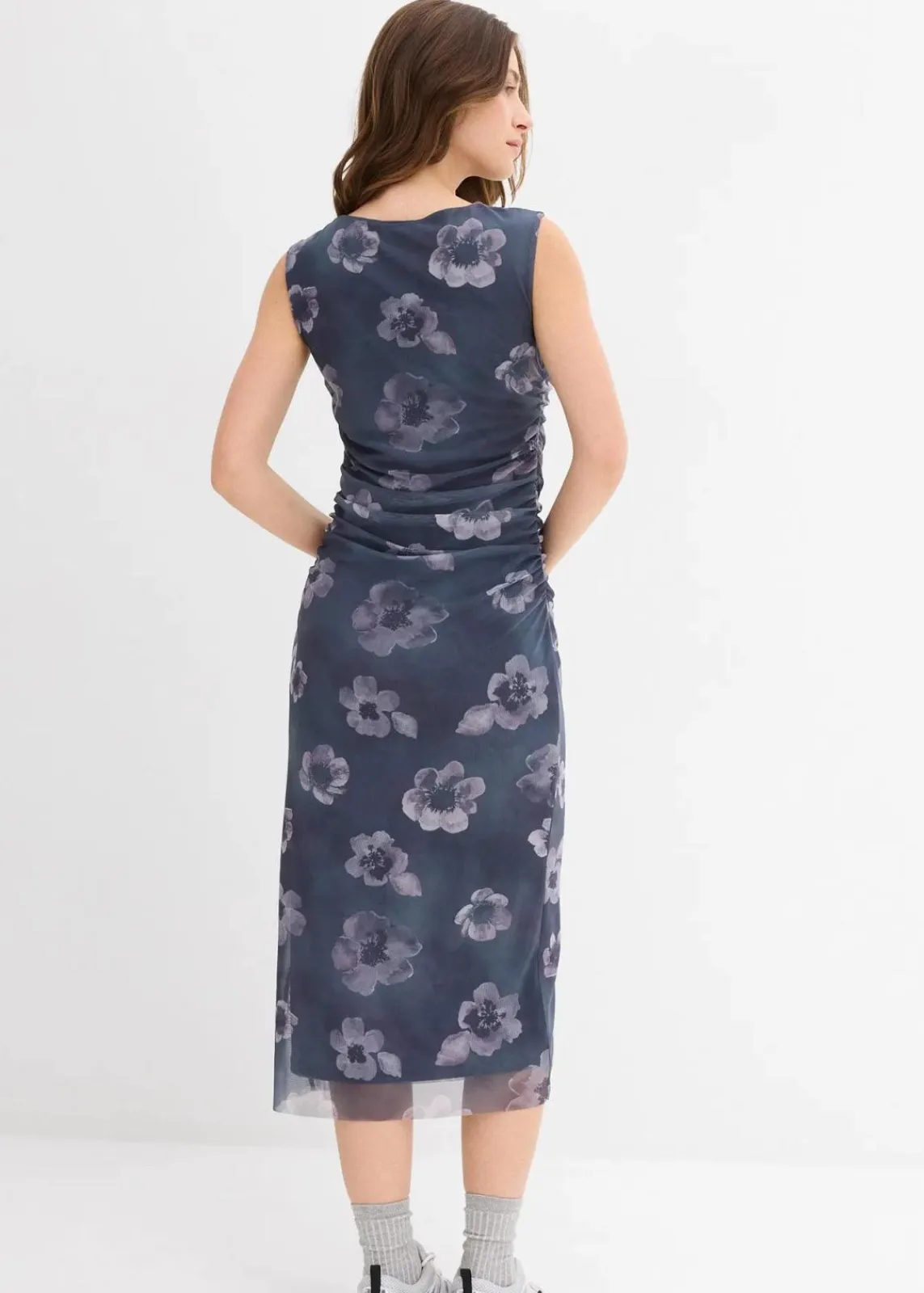 bonprix Kleider|Nachhaltigere Materialien^Midikleid anthrazit geblümt