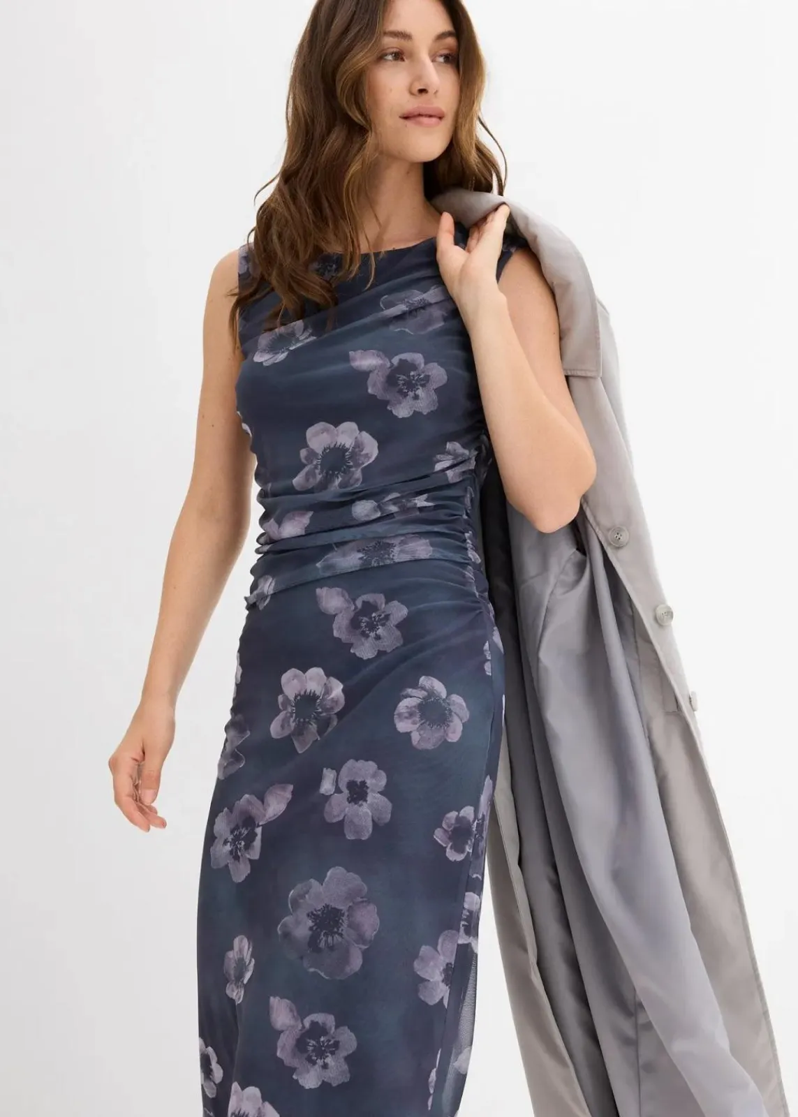 bonprix Kleider|Nachhaltigere Materialien^Midikleid anthrazit geblümt