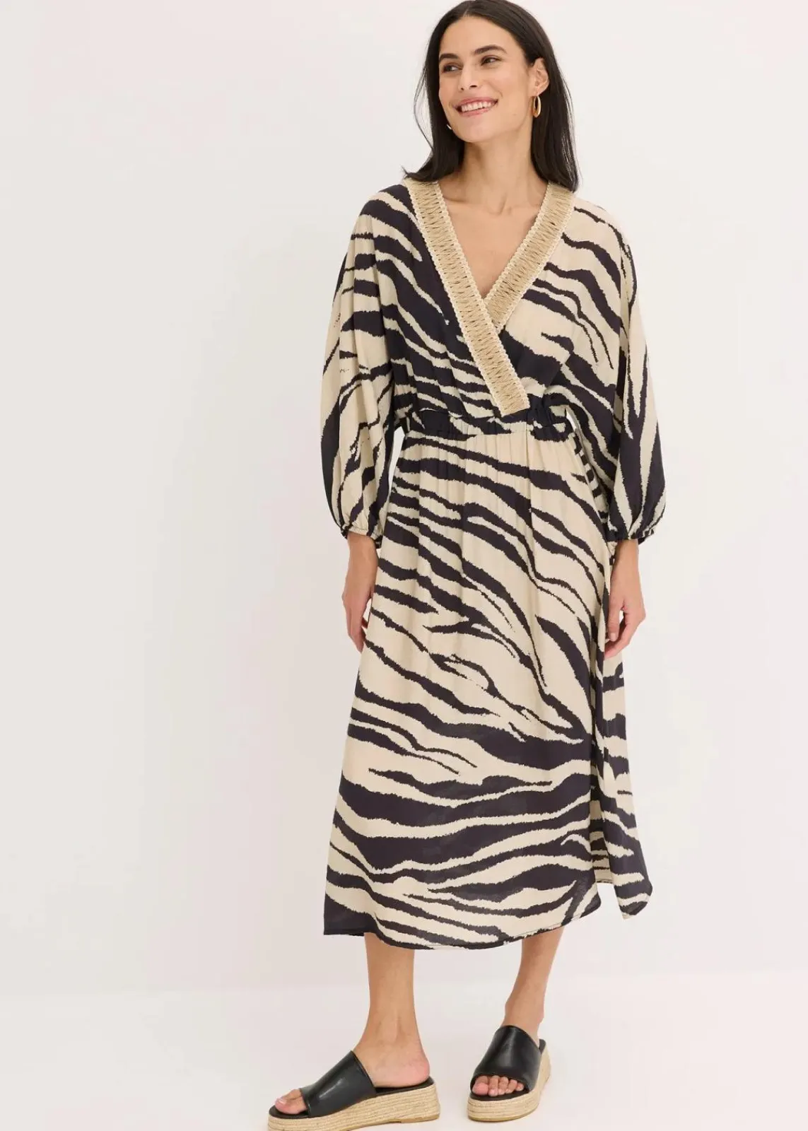 bonprix Bekleidung·Pullover & Strickjacken|Kleider^Midikleid aus fließendem Viskose-Mix schwarz/wollweiß zebra bedruckt