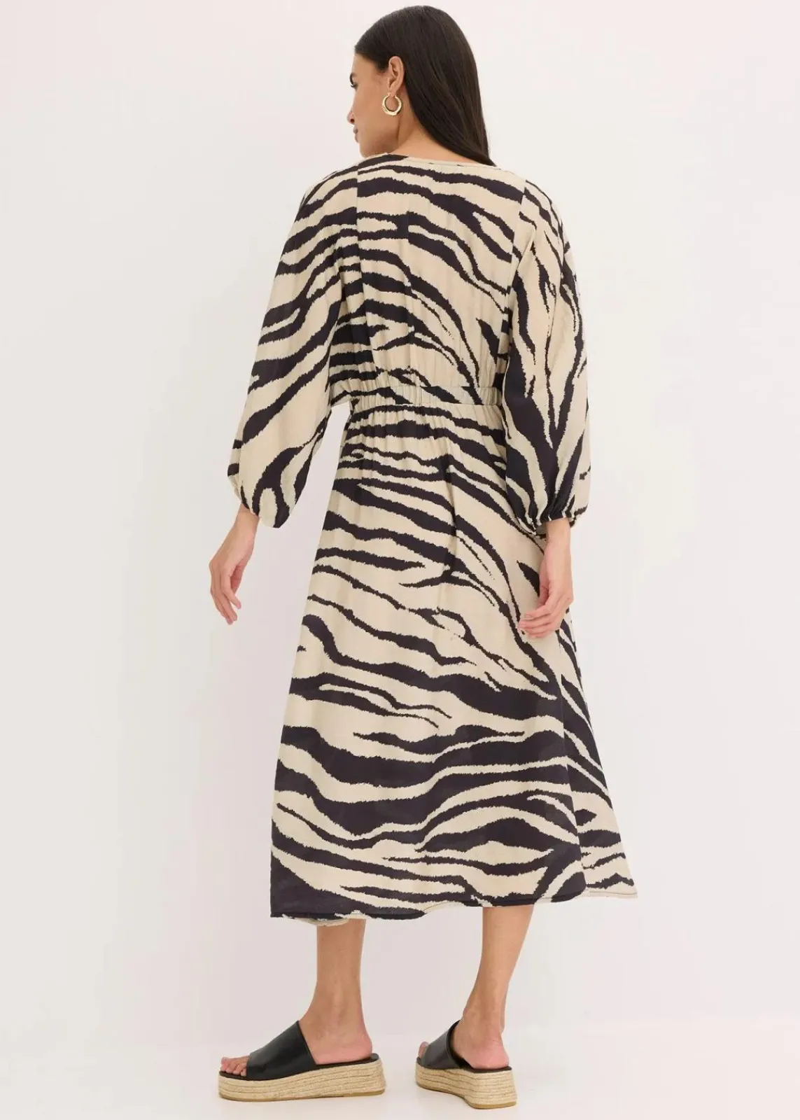 bonprix Bekleidung·Pullover & Strickjacken|Kleider^Midikleid aus fließendem Viskose-Mix schwarz/wollweiß zebra bedruckt