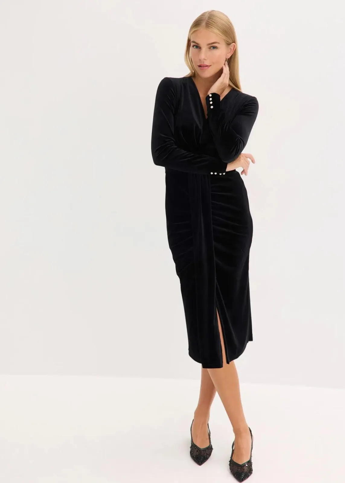 bonprix Kleider^Midikleid aus fließendem Samt schwarz