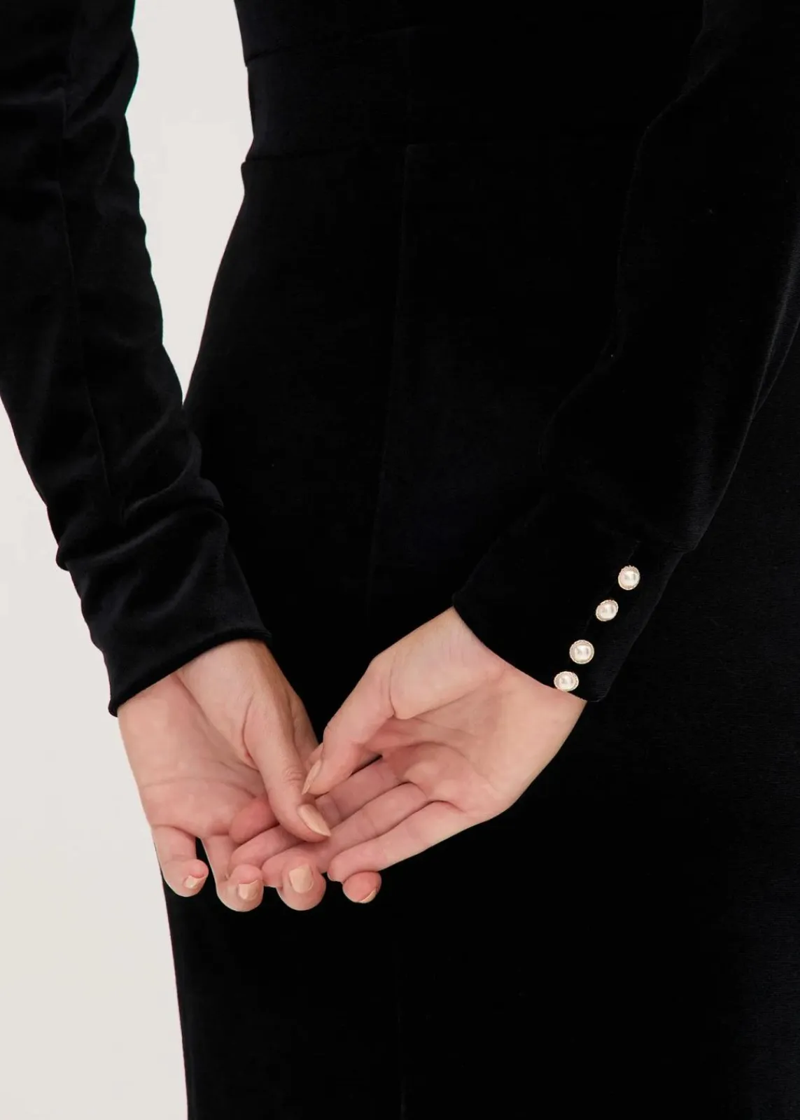 bonprix Kleider^Midikleid aus fließendem Samt schwarz