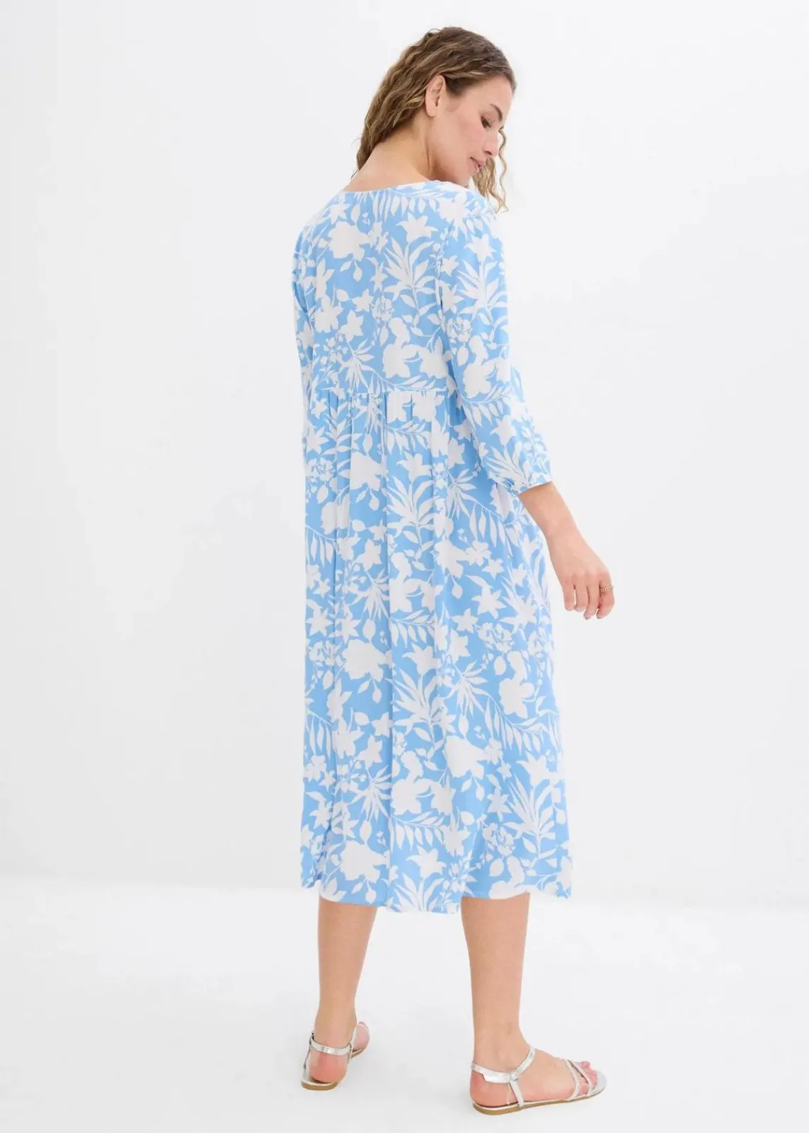 bonprix Nachhaltigere Materialien|Kleider^Midikleid aus fließender Viskose babyblau/weiß floral