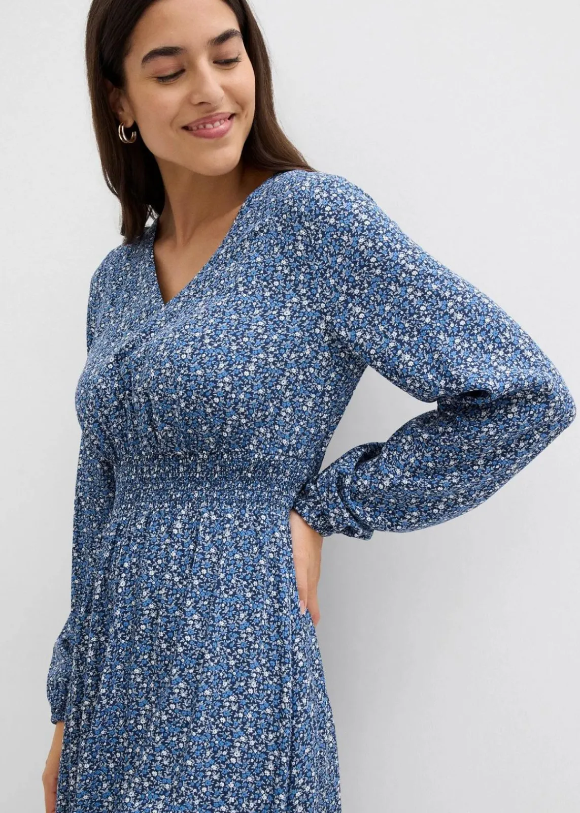 bonprix Bekleidung·Pullover & Strickjacken|Kleider^Midikleid aus fließender Viskose dunkelblau bedruckt