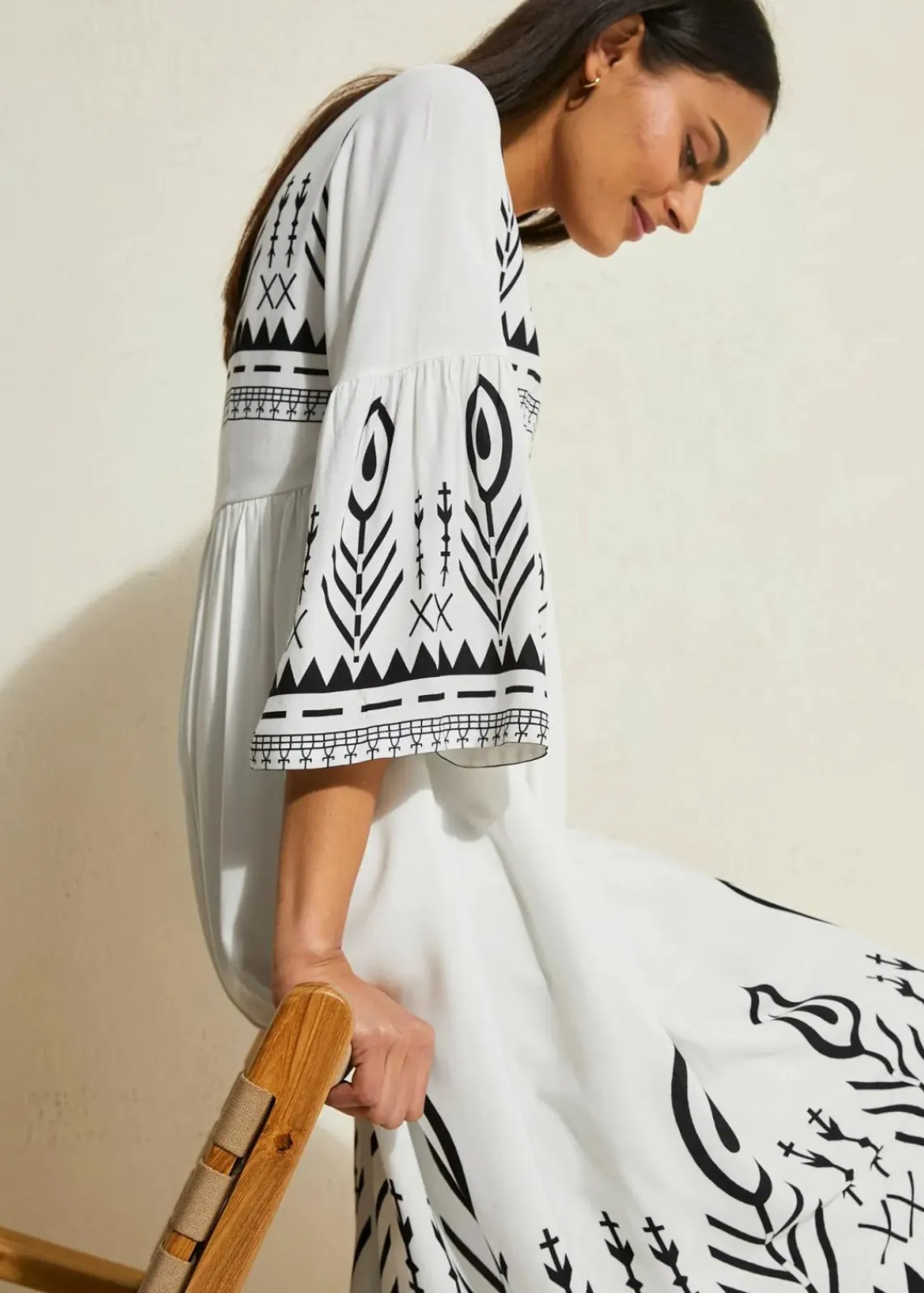 bonprix Bekleidung·Pullover & Strickjacken|Kleider^Midikleid aus fließender Viskose weiß bedruckt