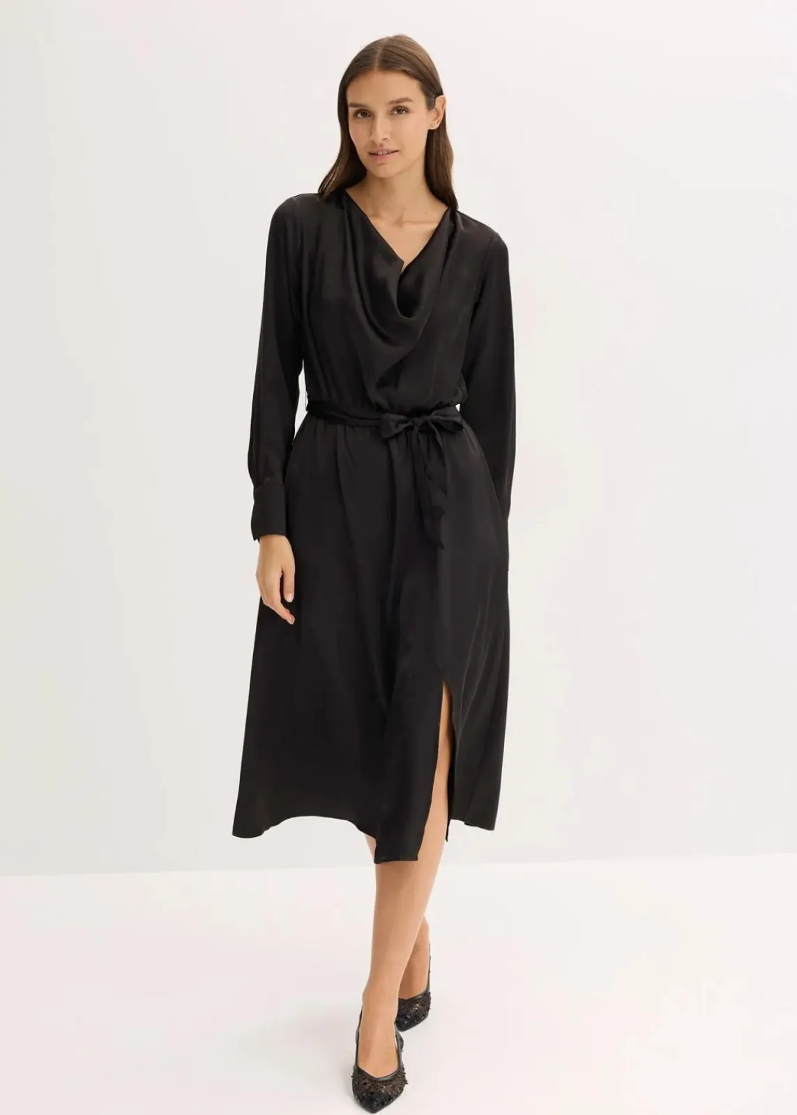 bonprix Bekleidung·Pullover & Strickjacken|Kleider^Midikleid aus glänzendem Satin schwarz
