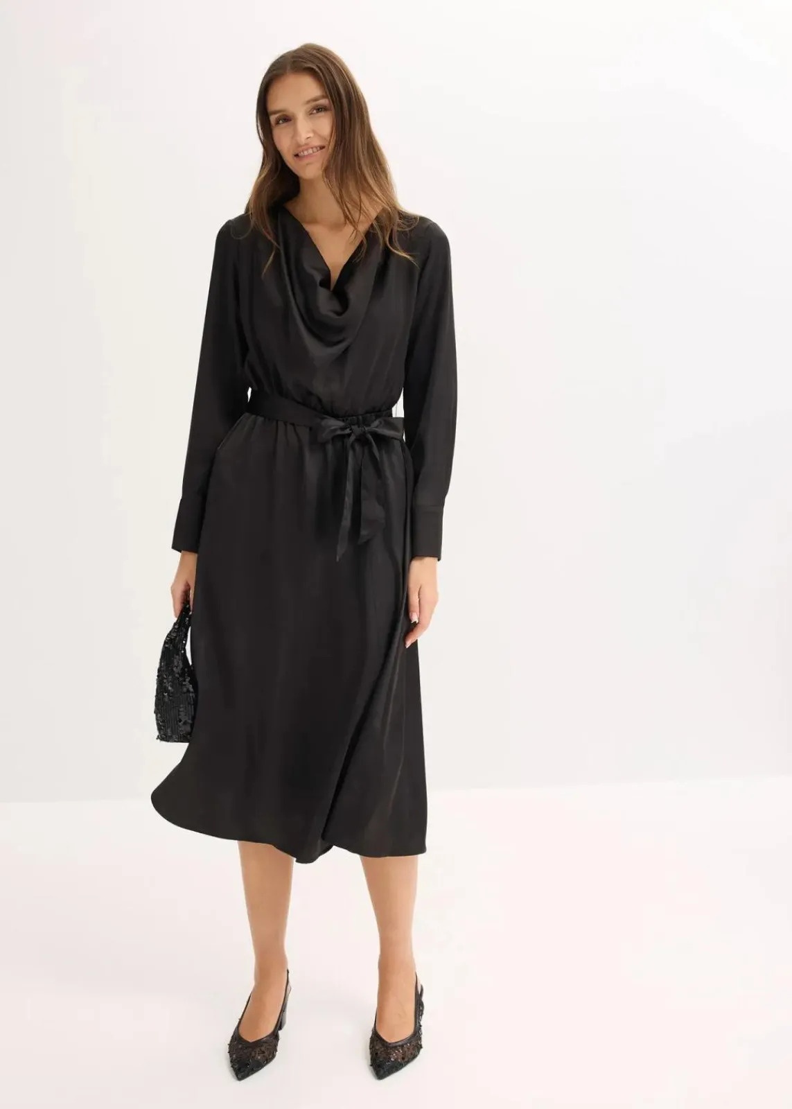 bonprix Bekleidung·Pullover & Strickjacken|Kleider^Midikleid aus glänzendem Satin schwarz