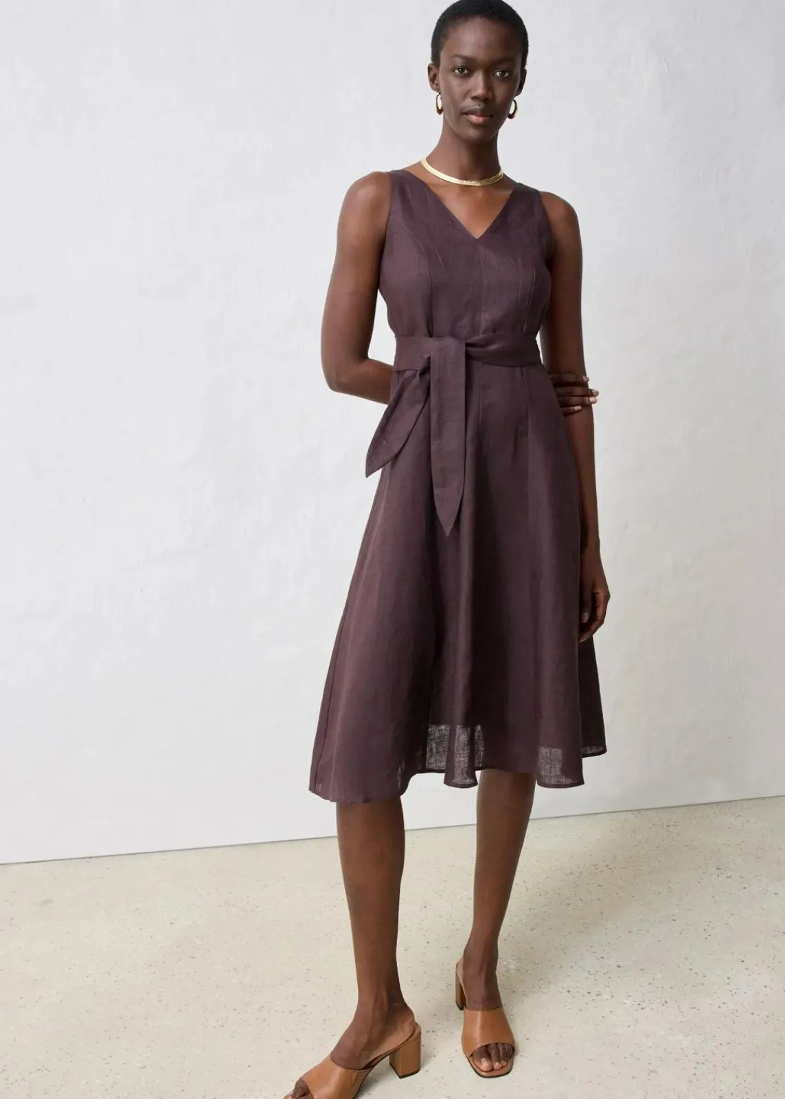 bonprix Bekleidung·Pullover & Strickjacken|Premium^Midikleid aus reinem Leinen dunkelbraun