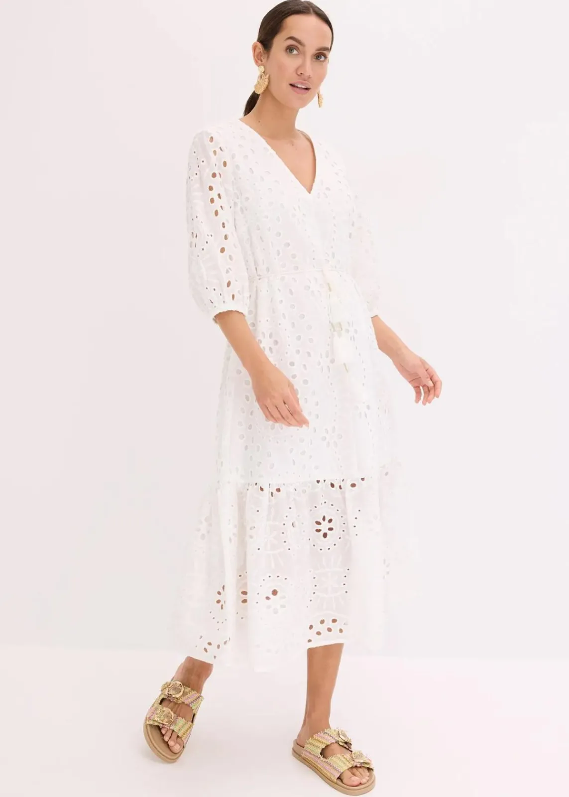 bonprix Kleider^Midikleid aus reiner Baumwolle mit Lochstickerei wollweiß
