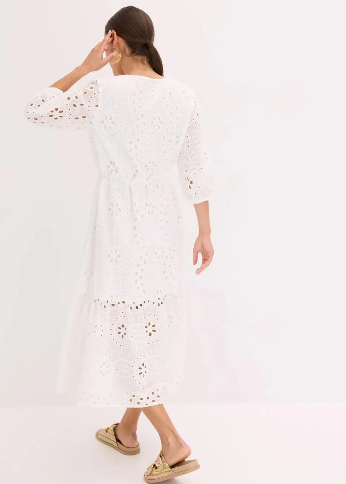bonprix Kleider^Midikleid aus reiner Baumwolle mit Lochstickerei wollweiß