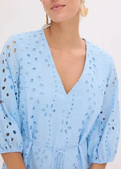 bonprix Kleider^Midikleid aus reiner Baumwolle mit Lochstickerei hellblau