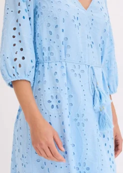 bonprix Kleider^Midikleid aus reiner Baumwolle mit Lochstickerei hellblau