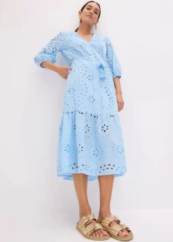bonprix Kleider^Midikleid aus reiner Baumwolle mit Lochstickerei hellblau