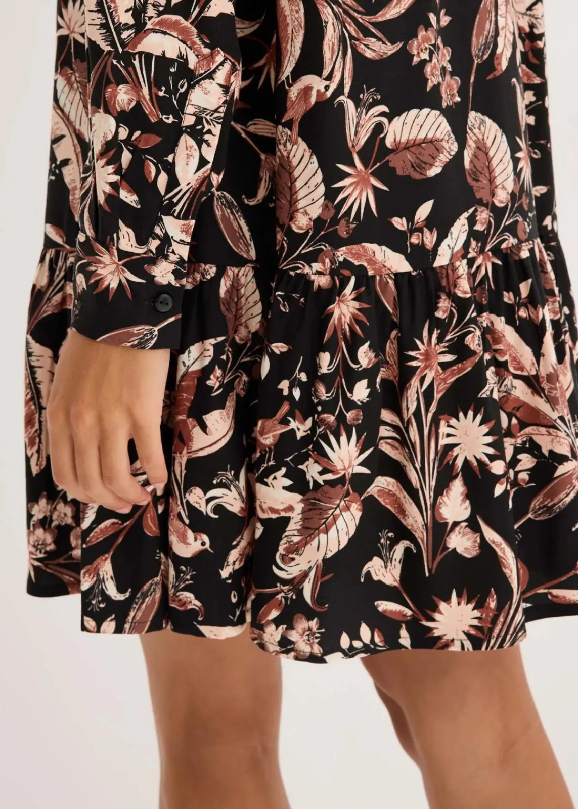 bonprix Kleider|Bekleidung·Pullover & Strickjacken^Midikleid aus reiner Viskose dunkelgrau/muskatbraun/hellbraun floral