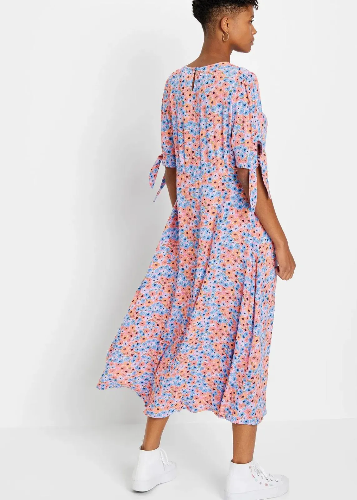 bonprix Nachhaltigere Materialien|Kleider^Midikleid aus reiner Viskose hellviolett/softorange geblümt