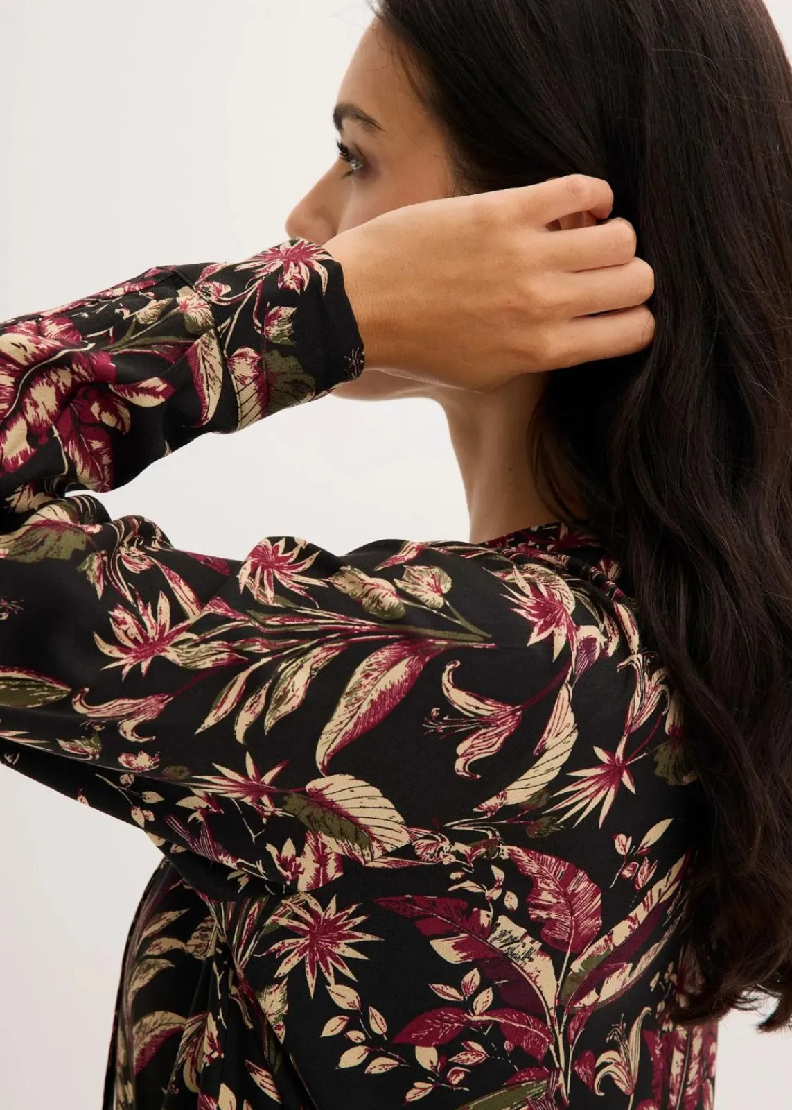 bonprix Bekleidung·Pullover & Strickjacken|Kleider^Midikleid aus reiner Viskose dunkelgrau/rhododendronrot/grünbeige floral