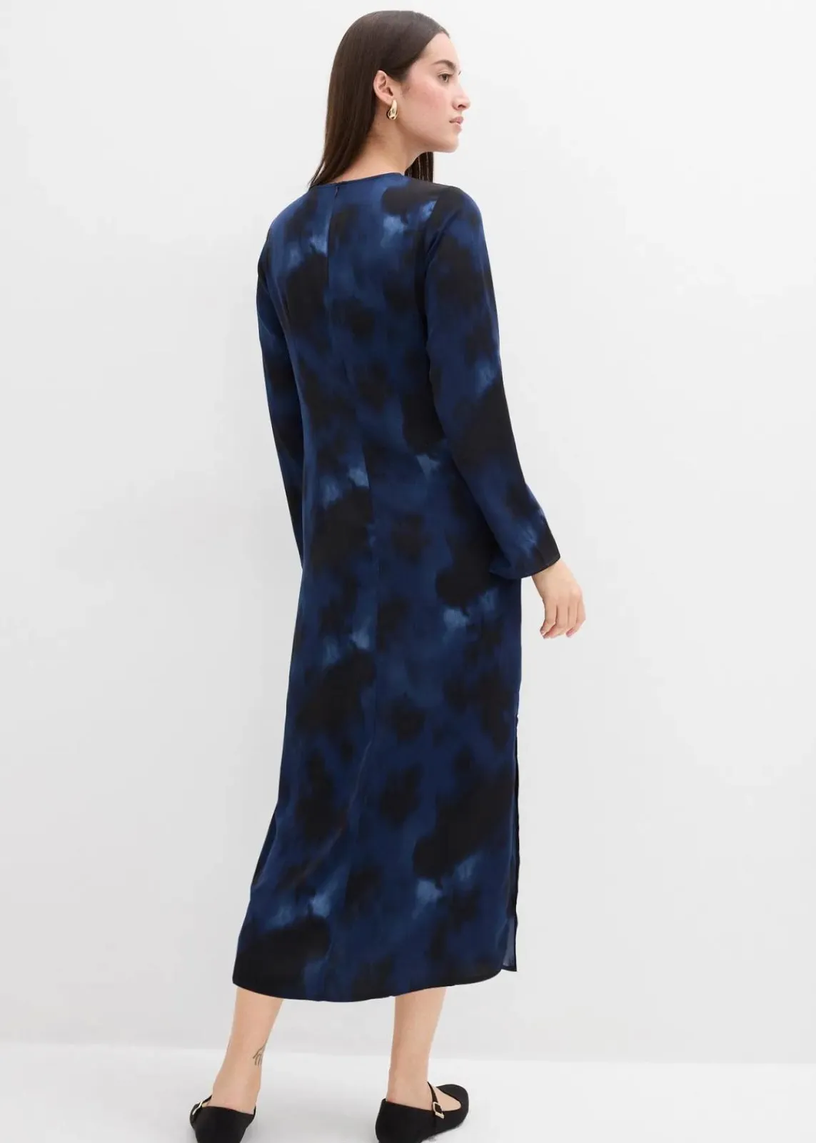 bonprix Kleider|Bekleidung·Pullover & Strickjacken^Midikleid aus Satin dunkelblau