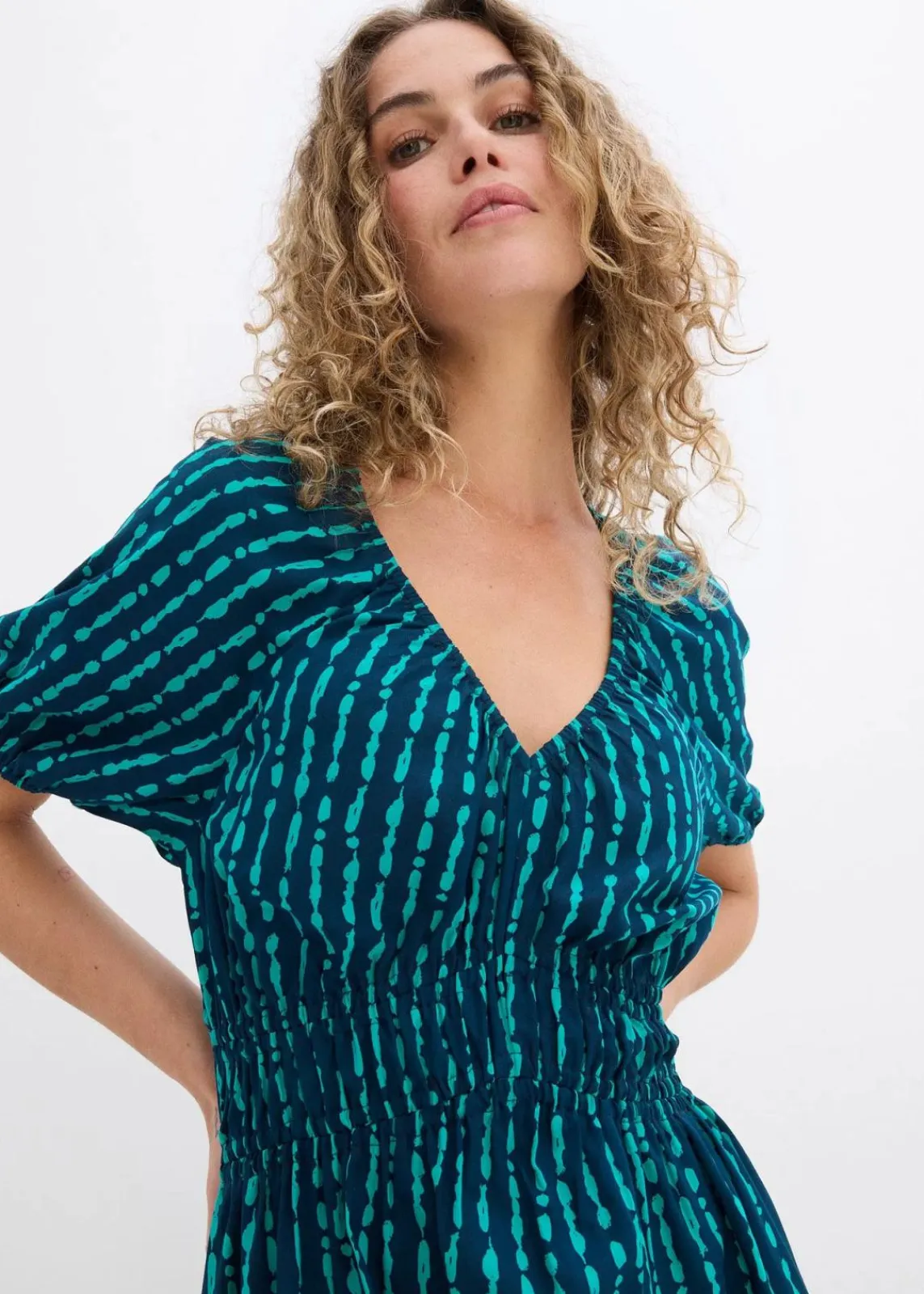 bonprix Bekleidung·Pullover & Strickjacken|Kleider^Midikleid aus softer Viskose dunkelblau/matttürkis bedruckt