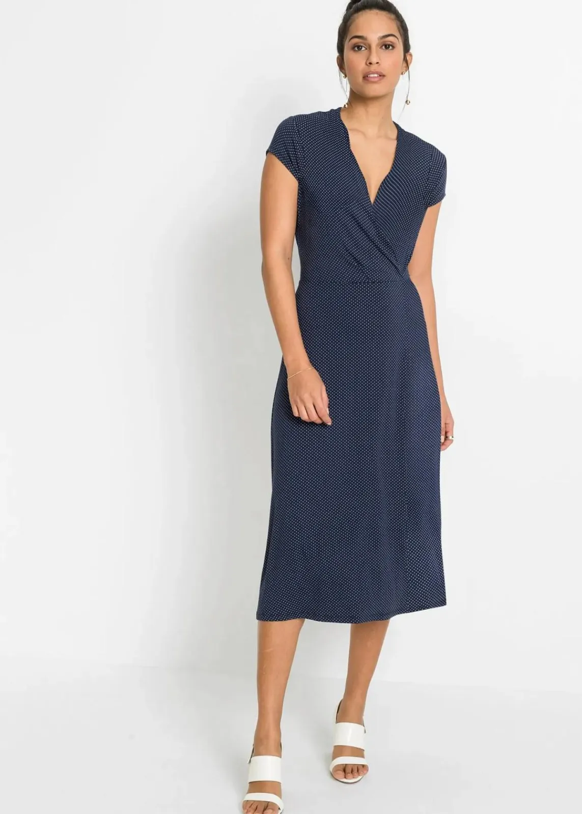 bonprix Bekleidung·Pullover & Strickjacken|Kleider^Midikleid aus Viksose-Mix dunkelblau/weiß gepunktet