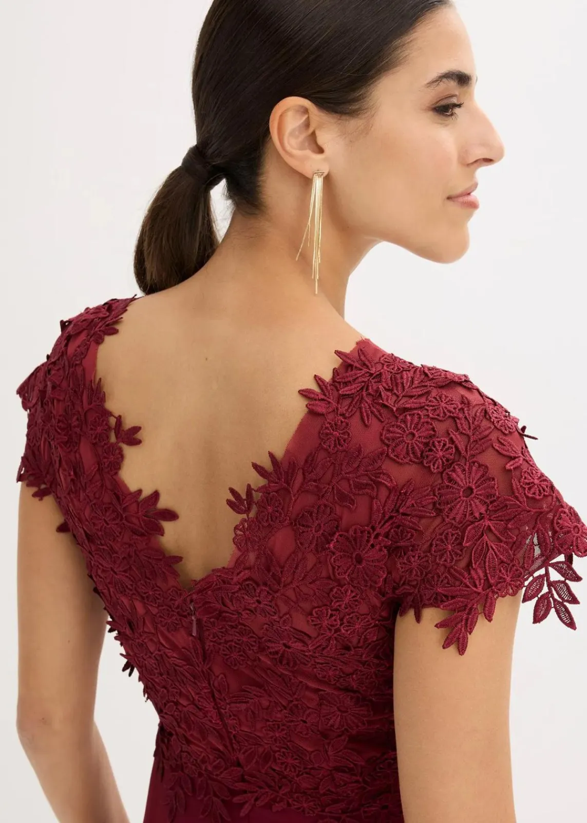 bonprix Kleider|Festliche Mode^Midikleid aus zartem Tüll mit Spitze rubinrot