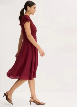 bonprix Kleider|Festliche Mode^Midikleid aus zartem Tüll mit Spitze rubinrot