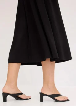 bonprix Kleider^Midikleid mit dekorativem Metall-Detail schwarz